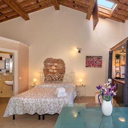 לוקה B&B Il Giardino Dei Poeti And Apartaments מראה חיצוני תמונה
