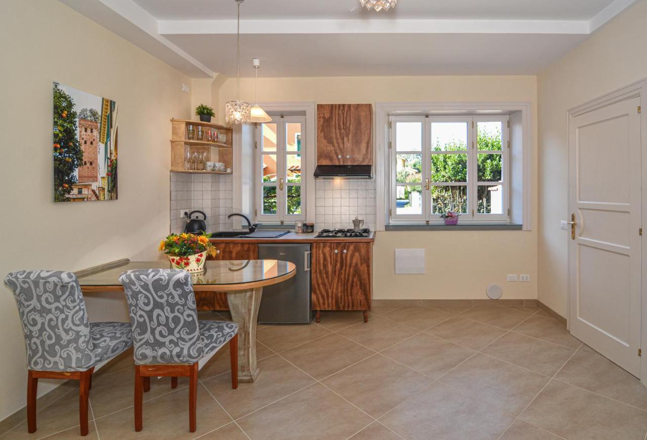 לוקה B&B Il Giardino Dei Poeti And Apartaments מראה חיצוני תמונה