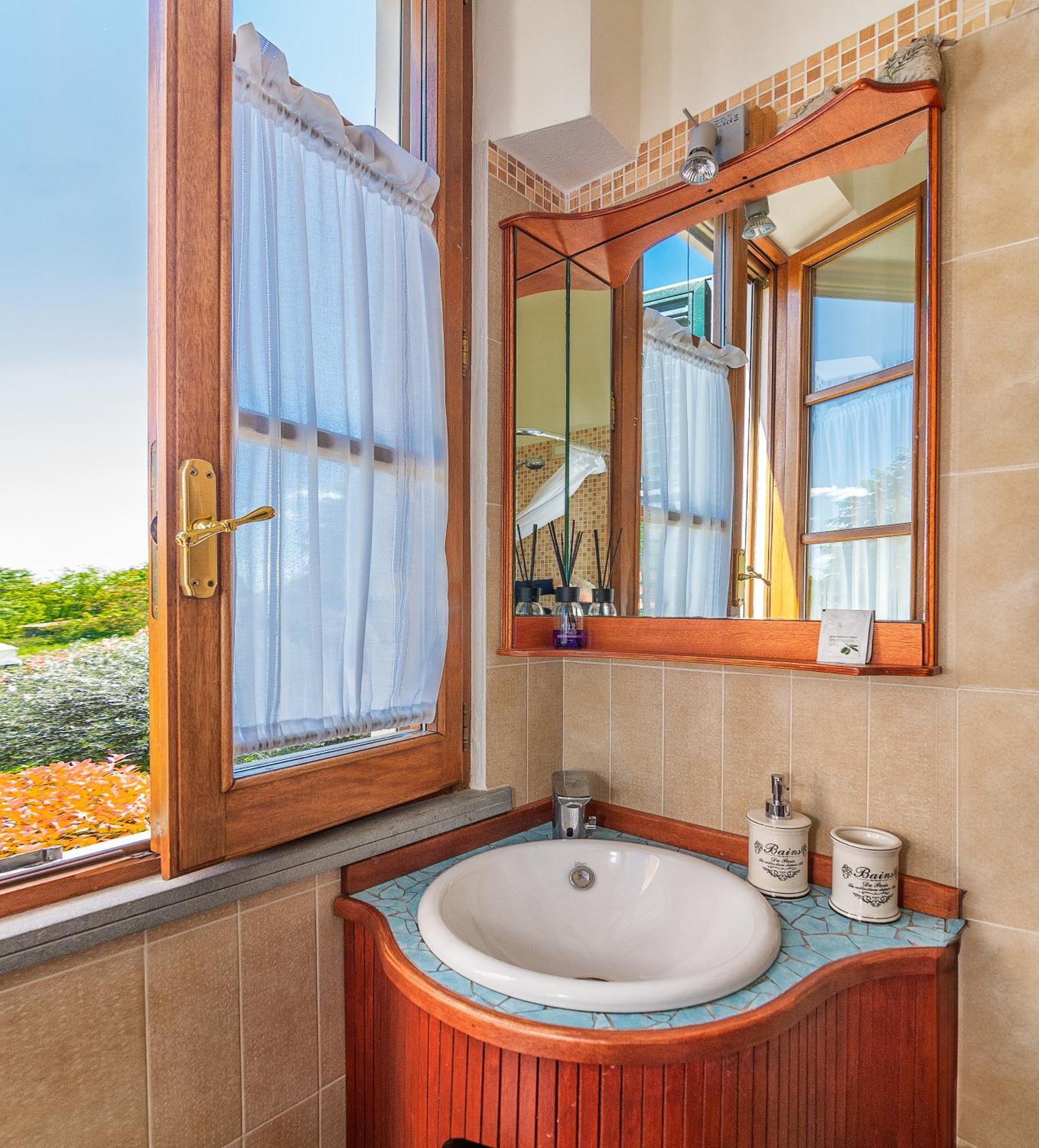 לוקה B&B Il Giardino Dei Poeti And Apartaments מראה חיצוני תמונה