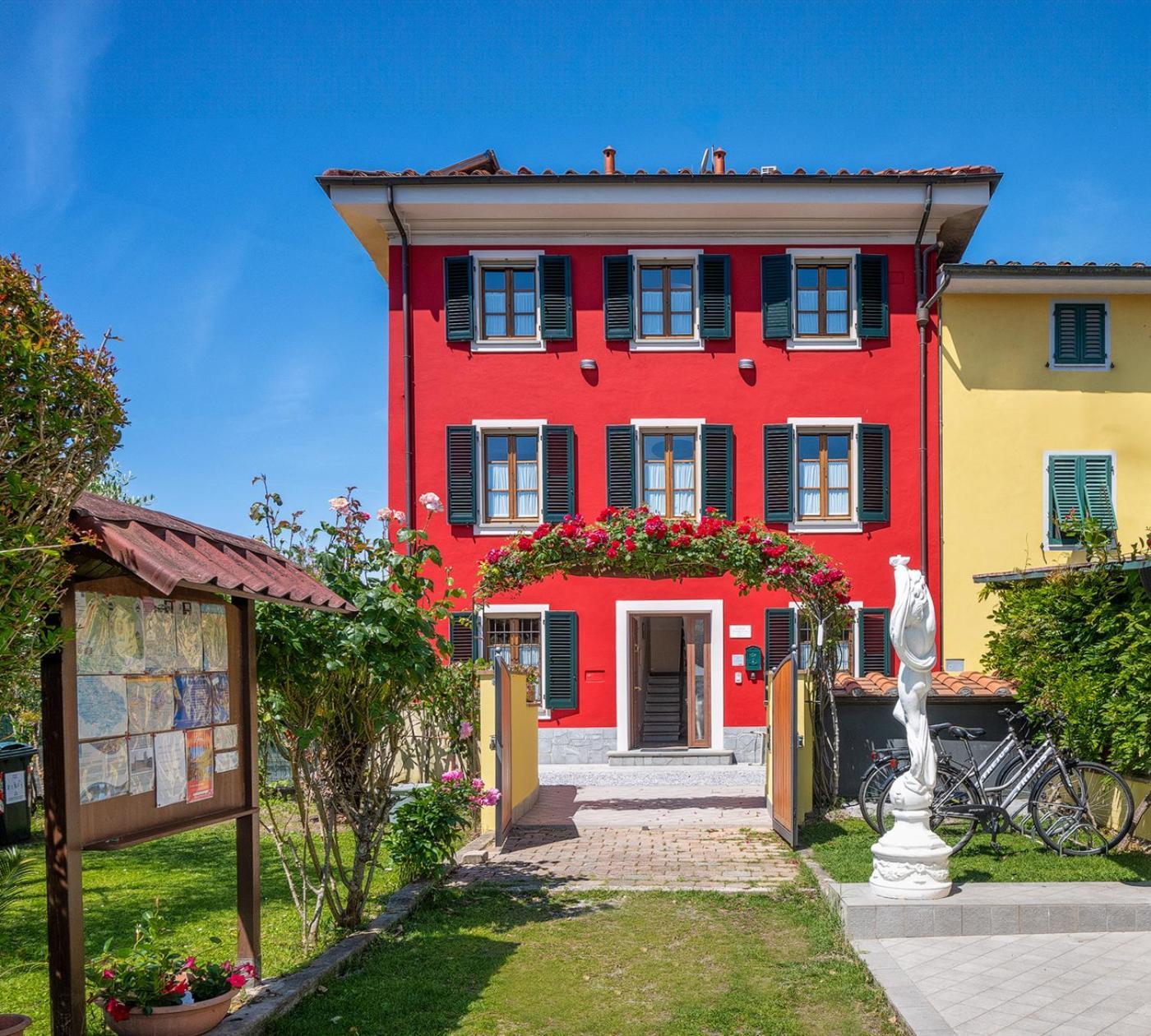 לוקה B&B Il Giardino Dei Poeti And Apartaments מראה חיצוני תמונה