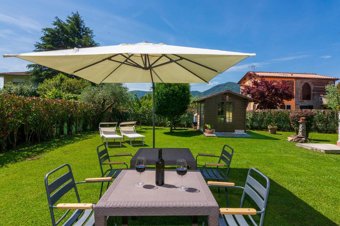 לוקה B&B Il Giardino Dei Poeti And Apartaments מראה חיצוני תמונה