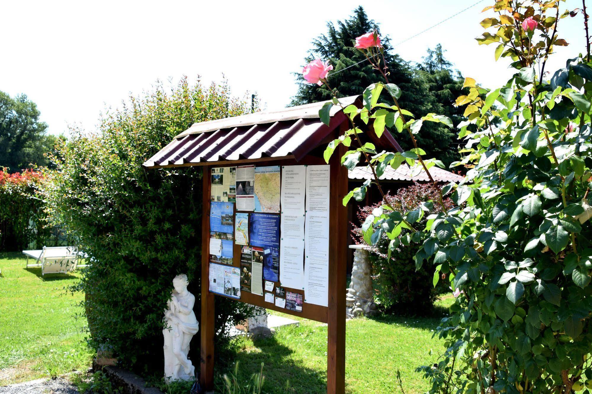 לוקה B&B Il Giardino Dei Poeti And Apartaments מראה חיצוני תמונה